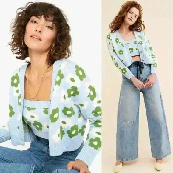 Callahan Meg Flower Power Cami Size Medium Baby Blue Floral EUC $172 - Picture 11 of 12